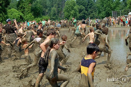 Ежегодный праздник "Mud Day" в Вестленде Ежегодный праздник "Mud Day" в Вестленде