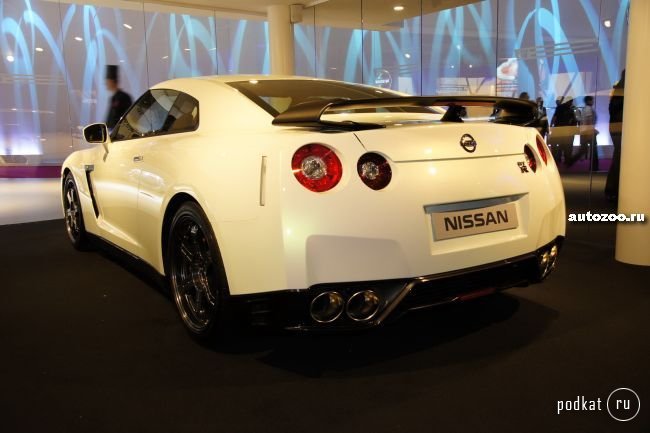  Nissan GT-R     