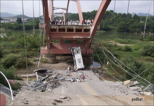 В Китае в провинции Фуцзянь рухнул мост