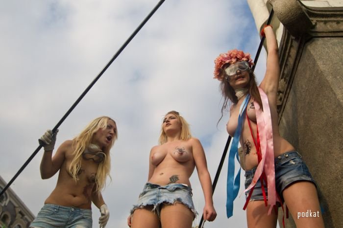    FEMEN (35  + 2 )